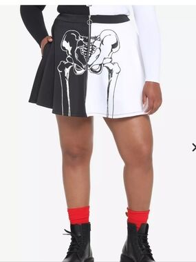 Hot Topic Black & White Split Skeleton Skirt Plus Size 2 Nwt